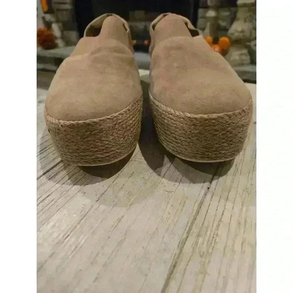 Vince Women's Beige  Suede Espadrille Slip-On Flats Size 8 Casual Chic - Picture 4 of 11